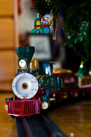 Illustration for article titled 24 Photographs Of Your Most Treasured Ornaments